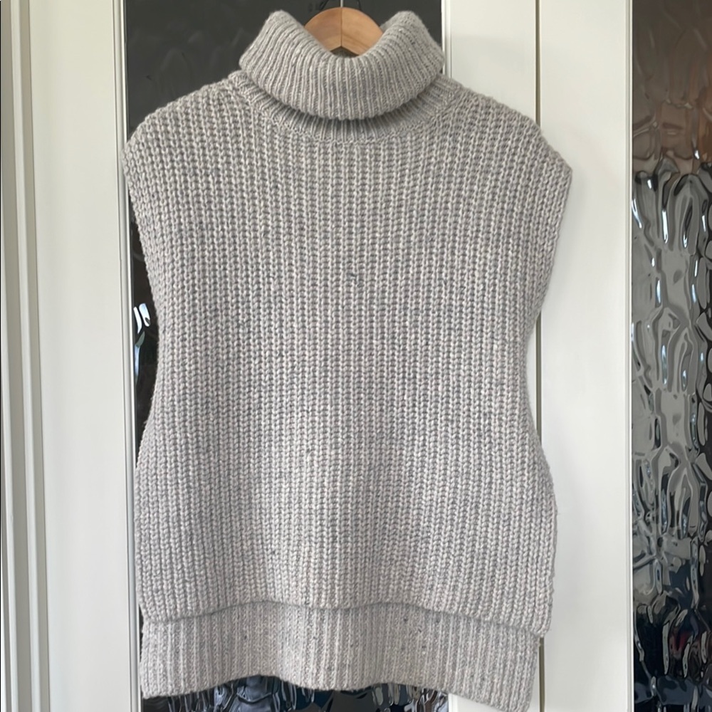 Adam Lipped Grey Vest